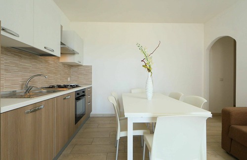 Tanaunella Apartment | Cosy apartment for 6 people with A/C, WIFI, pool, TV, terrace and parking