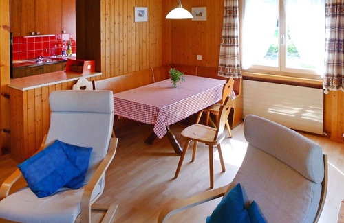 Elm Apartment | Cosy apartment for 7 guests with WIFI, TV, patio, panoramic view and parking