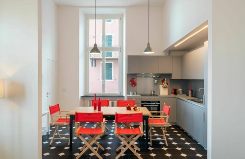 Alassio Apartment | Cosy apartment for 8 guests with WIFI, A/C, TV and balcony