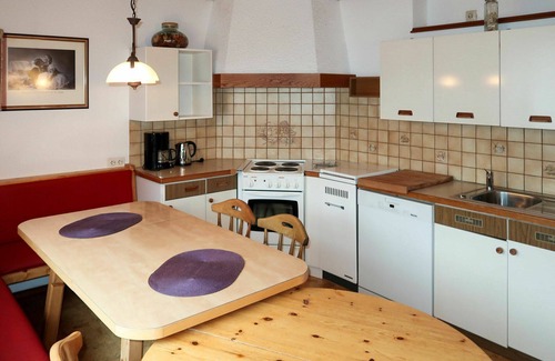 Pfunds Apartment | Cosy apartment for 8 guests with WIFI, TV, balcony, pets allowed and parking