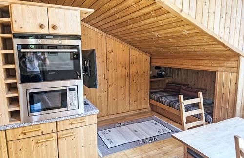 Prutz Apartment | Cosy apartment for 8 guests with WIFI, TV and balcony