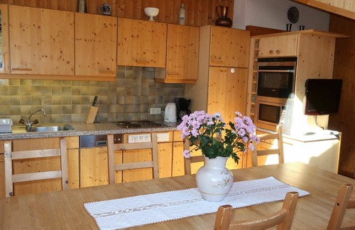 Prutz Apartment | Cosy apartment for 8 guests with WIFI, TV and balcony