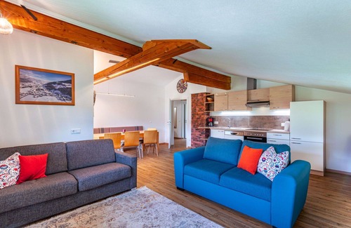 Oberhaus Apartment | Cosy apartment for 8 people with hot tub, WIFI, TV, patio and parking