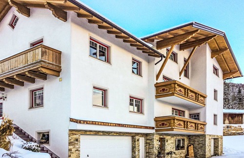 Oberhaus Apartment | Cosy apartment for 8 people with hot tub, WIFI, TV, patio and parking