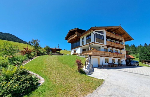 Wildschoenau Apartment | Cosy apartment for 4 people with WIFI, TV and balcony