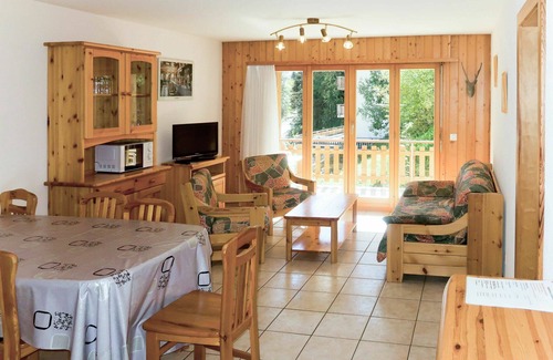 Granges Apartment | Cosy apartment for 8 guests with WIFI, TV, balcony, pets allowed, panoramic view and parking