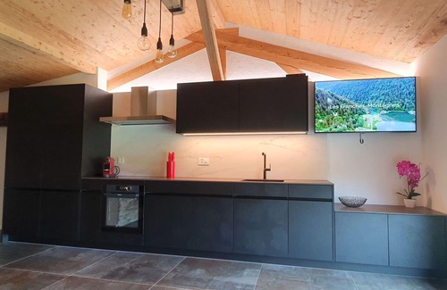 Muriaux Apartment | Cosy apartment for 2 guests with WIFI, hot tub, TV and balcony