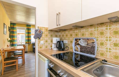 Sehestedt Apartment | Cosy apartment for 8 people with WIFI, TV, terrace, pets allowed and parking