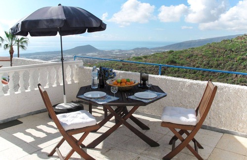 Las Cuevecitas Apartment | Cosy apartment for 2 people with WIFI, pool, TV, terrace and parking