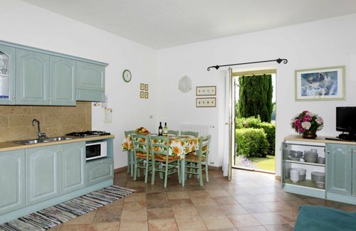 Costermano Apartment | Cosy apartment for 5 guests with WIFI, pool, A/C, TV and patio