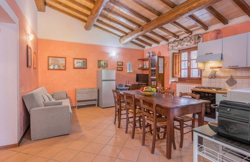Cutigliano Apartment | Cosy apartment for 6 people with WIFI, pool, TV, veranda, pets allowed and parking