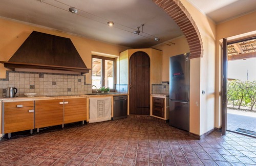 Mombaruzzo Apartment | Cosy apartment for 12 people with pool, WIFI, TV, balcony, pets allowed and parking