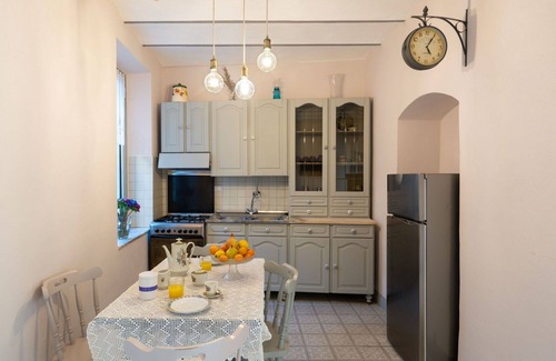 Pietrabruna Apartment | Cosy apartment for 4 people with TV and terrace