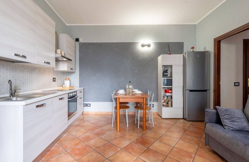 Portacomaro Apartment | Cosy apartment for 4 people with A/C, WIFI, pool, terrace, pets allowed, panoramic view and park.