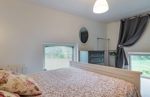Beuvron-en-Auge House | Cosy apartment in villa for 6 guests with WIFI, TV and terrace