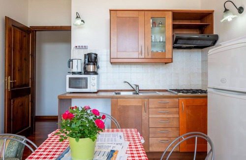 Azzano d'Asti Villa | Cosy apartment in villa for 6 people with WIFI, A/C, pool, terrace, pets allowed and parking
