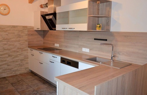 Sankt Anton am Arlberg Villa | Cosy apartment in villa for 5 guests with WIFI, TV, balcony, pets allowed and parking
