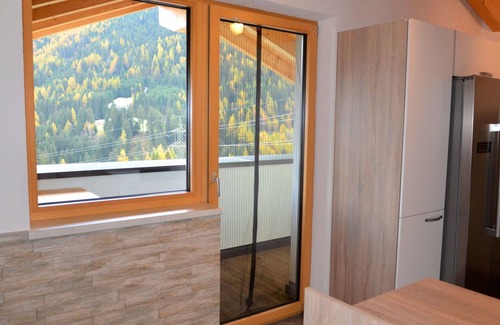 Sankt Anton am Arlberg Villa | Cosy apartment in villa for 5 guests with WIFI, TV, balcony, pets allowed and parking