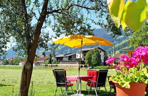 Zell am Ziller Villa | Cosy apartment in villa for 5 guests with WIFI, TV, terrace, pets allowed and parking