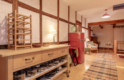 Horne Villa | Cosy apartment in villa for 7 people with WIFI, TV, patio and parking