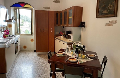 Pietrabruna House | Cosy apartment in villa for 6 people with WIFI, TV, terrace and parking
