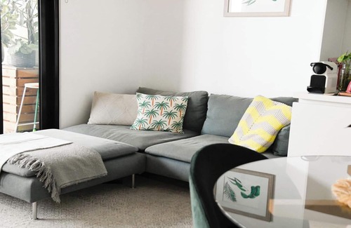 Fitzroy Apartment | Cosy Apartment in Trendy Collingwood