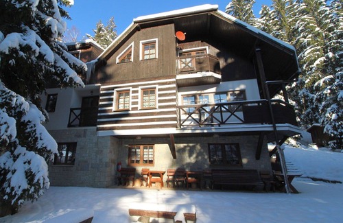 Harrachov House | Cosy apartment in villa for 19 people with WIFI, TV, balcony and parking
