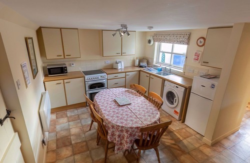 South Galson House | Cosy apartment in villa for 6 guests with WIFI, TV and parking