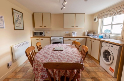 South Galson House | Cosy apartment in villa for 6 guests with WIFI, TV and parking