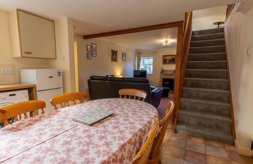 South Galson House | Cosy apartment in villa for 6 guests with WIFI, TV and parking
