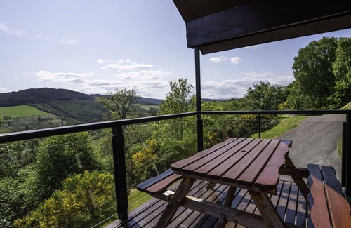 Drumnadrochit House | Cosy apartment in villa for 6 guests with WIFI, TV, patio, panoramic view and parking