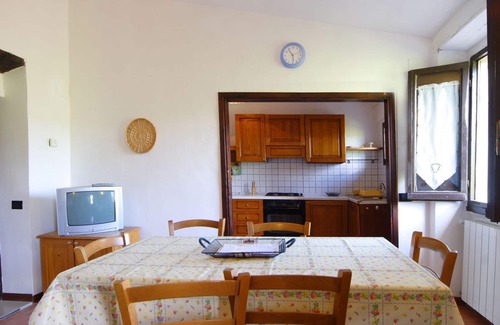 Poggibonsi Villa | Cosy apartment in villa with pool, WIFI, TV, patio and panoramic view, close to San Gimignano