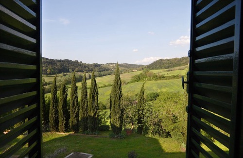 Poggibonsi Villa | Cosy apartment in villa with pool, WIFI, TV, patio and panoramic view, close to San Gimignano