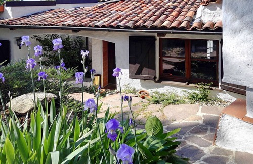 Leggiuno House | Cosy apartment in villa for 6 people with TV, terrace, pets allowed and parking