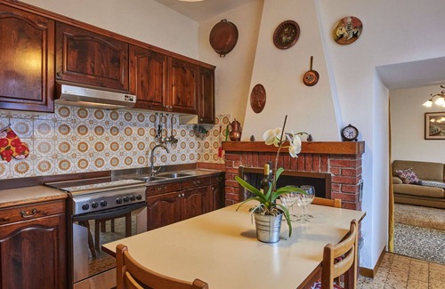 Porlezza House | Cosy apartment in villa for 4 guests with pool, WIFI, TV, patio, pets allowed and parking