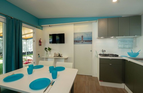 Sirmione House | Cosy apartment in villa for 5 guests with A/C, WIFI, pool, TV, patio and pets allowed