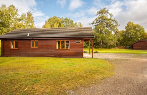 Balnain House | Cosy apartment in villa for 6 guests with WIFI, TV, pets allowed and parking