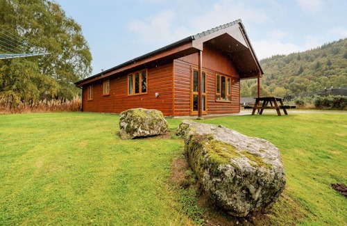 Balnain House | Cosy apartment in villa for 6 guests with WIFI, TV, pets allowed and parking