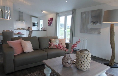 Belfeld House | Cosy apartment in villa for 6 guests with pool, WIFI, TV, terrace and parking