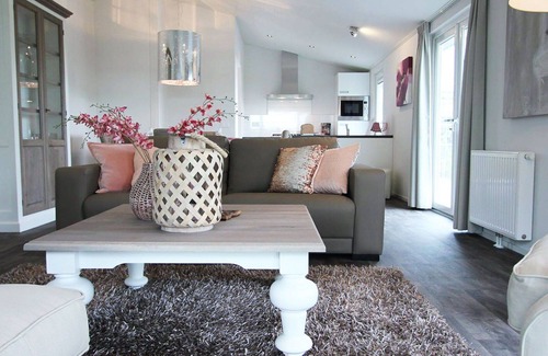 Belfeld House | Cosy apartment in villa for 6 guests with pool, WIFI, TV, terrace and parking