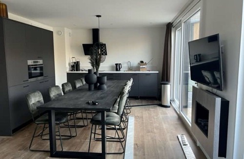 Belfeld House | Cosy apartment in villa for 10 guests with WIFI, pool, TV, terrace and parking