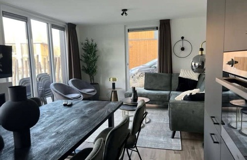 Belfeld House | Cosy apartment in villa for 10 guests with WIFI, pool, TV, terrace and parking
