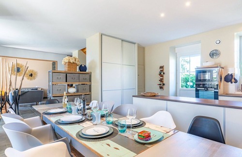 Caden Villa | Cosy apartment in villa for 8 people with private pool, WIFI, TV, terrace and parking