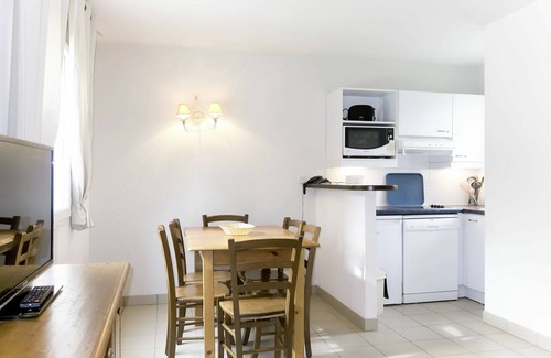 Crozon House | Cosy apartment in villa for 6 people with WIFI, pool, TV, terrace and pets allowed