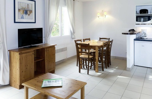 Crozon House | Cosy apartment in villa for 6 people with WIFI, pool, TV, terrace and pets allowed