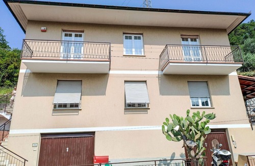 Casarza Ligure Apartment | Cosy apartment for 6 guests with A/C, WIFI, private pool, TV, terrace and parking