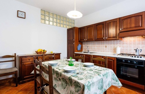 Diano Castello Apartment | Cosy apartment for 4 people with pool, WIFI, TV, patio and pets allowed