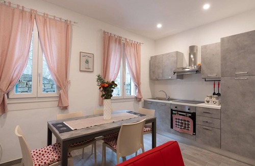 Diano Castello Apartment | Cosy apartment for 5 people with A/C, WIFI, pets allowed and panoramic view