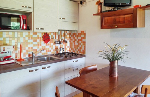 Peglio Apartment | Cosy apartment for 2 guests with WIFI, TV, patio and pets allowed