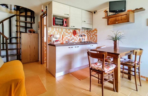 Peglio Apartment | Cosy apartment for 2 guests with WIFI, TV, patio and pets allowed